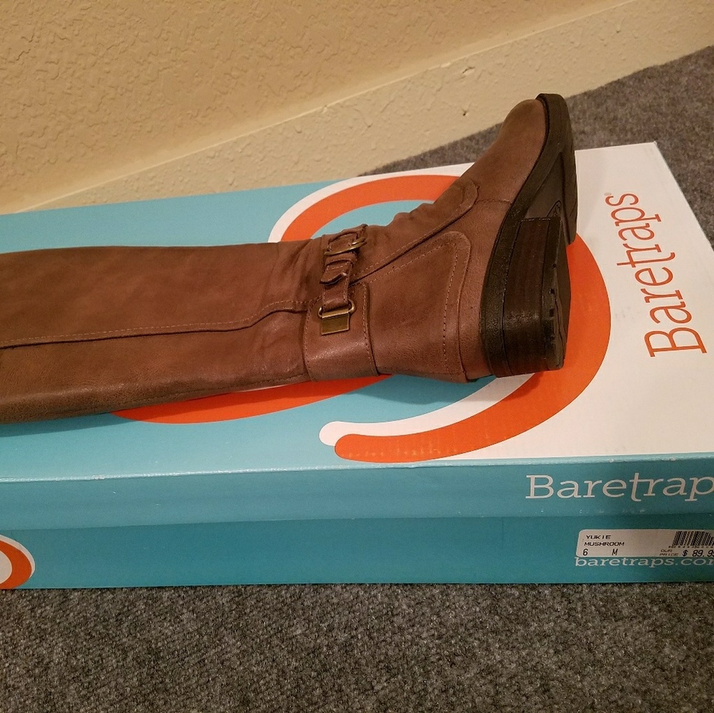 New in box Baretraps boots